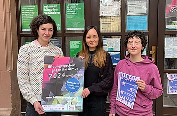 Lena Lehmann, Sarah Sisouphantavong und Amelie Basan (von links) gehören zur AG Bildung. Die Arbeitsgruppe des Bündnisses "Halle gegen Rechts" organisiert die Bildungswochen. Foto: Jakob Hahne